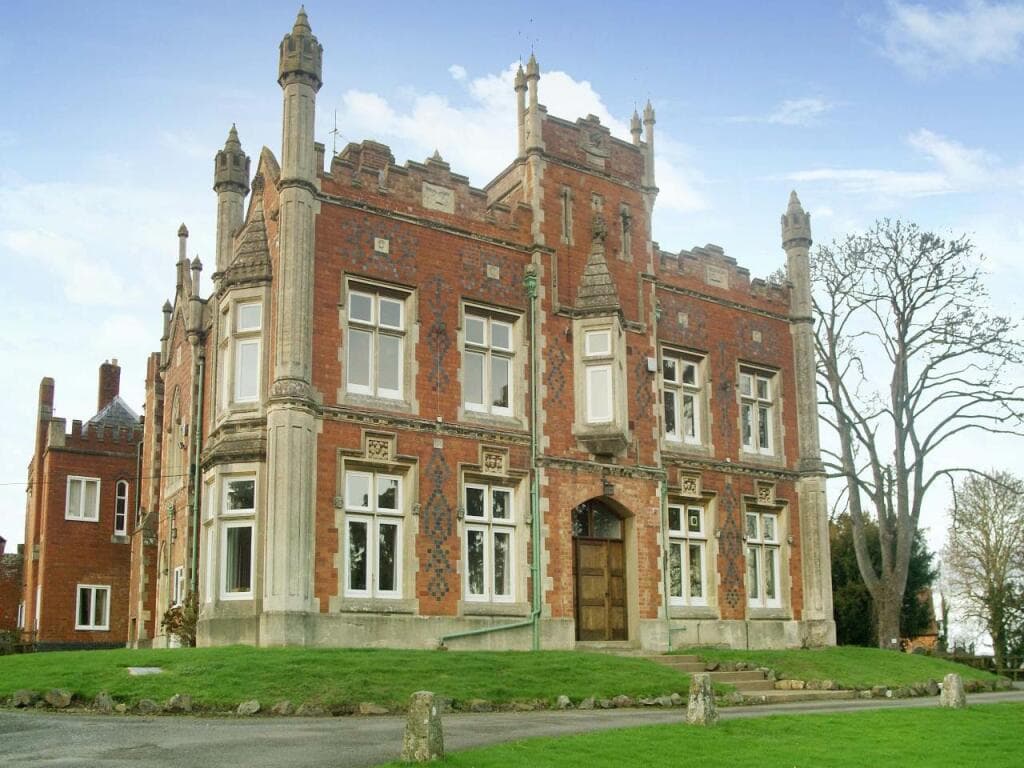 Pershore Hall, Persh