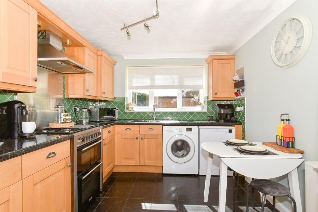 Kitchen/ Breakfast Room