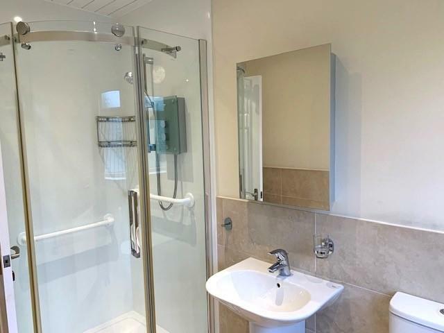 RE FITTED 3 PIECE SHOWER ROOM