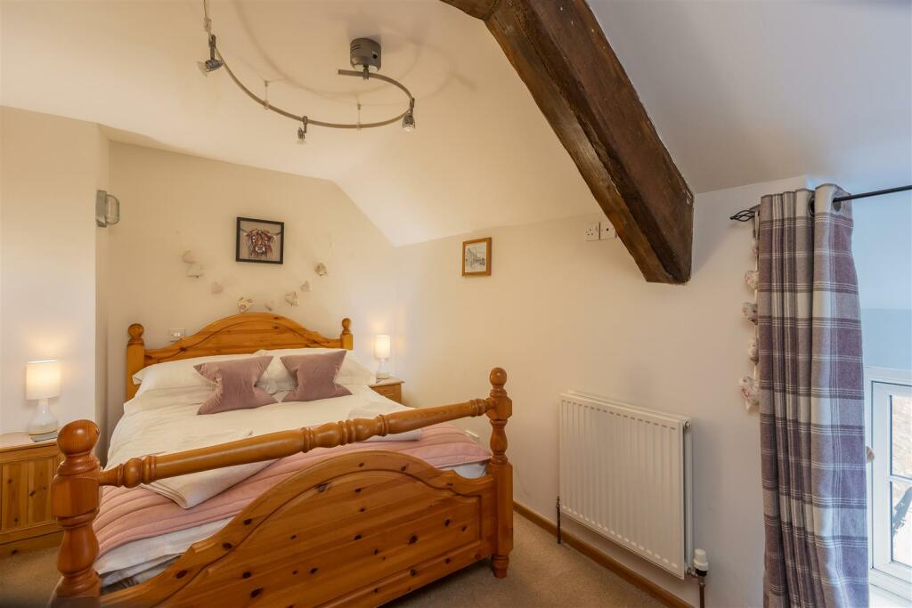 Featherstone Cottage Bedroom 2.jpg