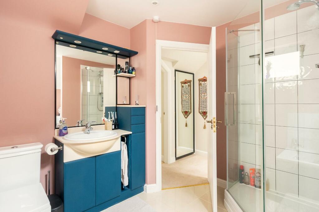 1W6R9BN - Bathroom A.jpg