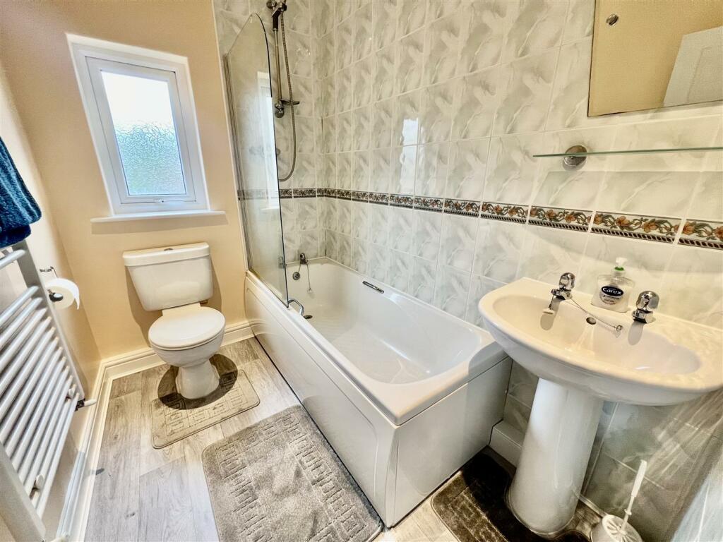 BATHROOM/WC