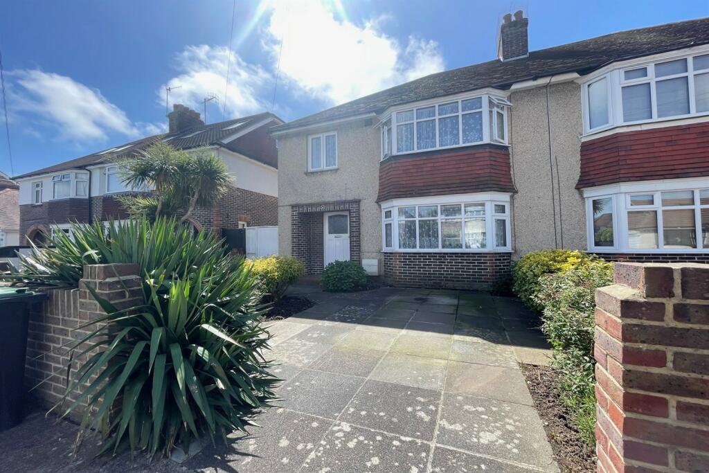 Livesay Crescent, Worthing, BN14