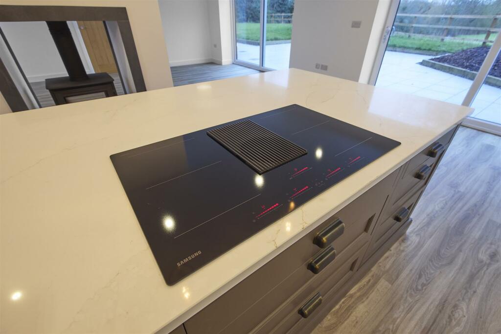 Induction hob and downdraft extractor