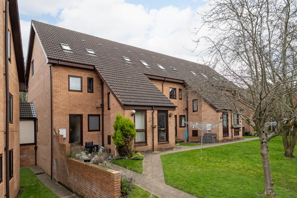 21 Lindisfarne Court, Walton, Chesterfield, Derbyshire S40 3SE