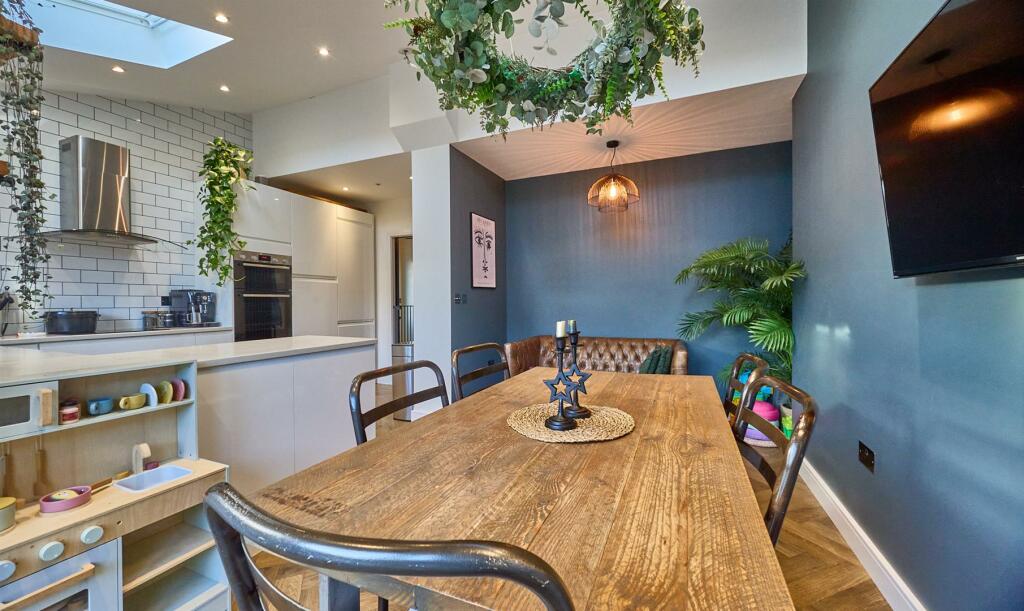 Kitchen/Dining Area