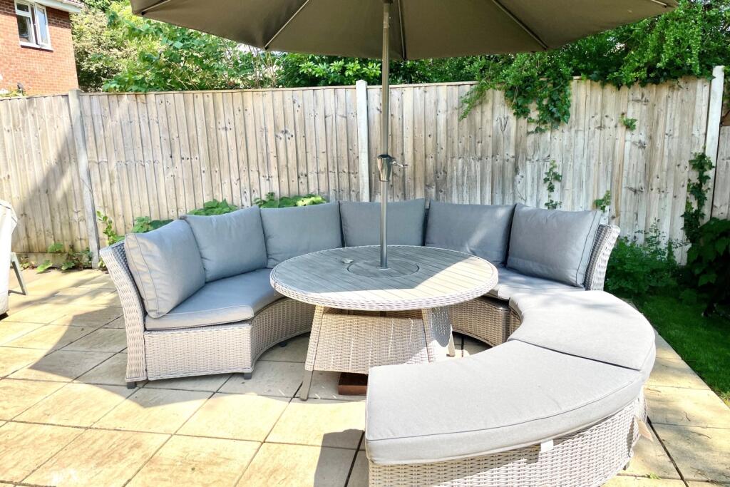 9 Thirlmere patio seating