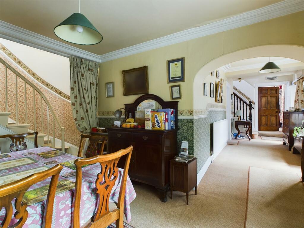 Dining Room / Hallway