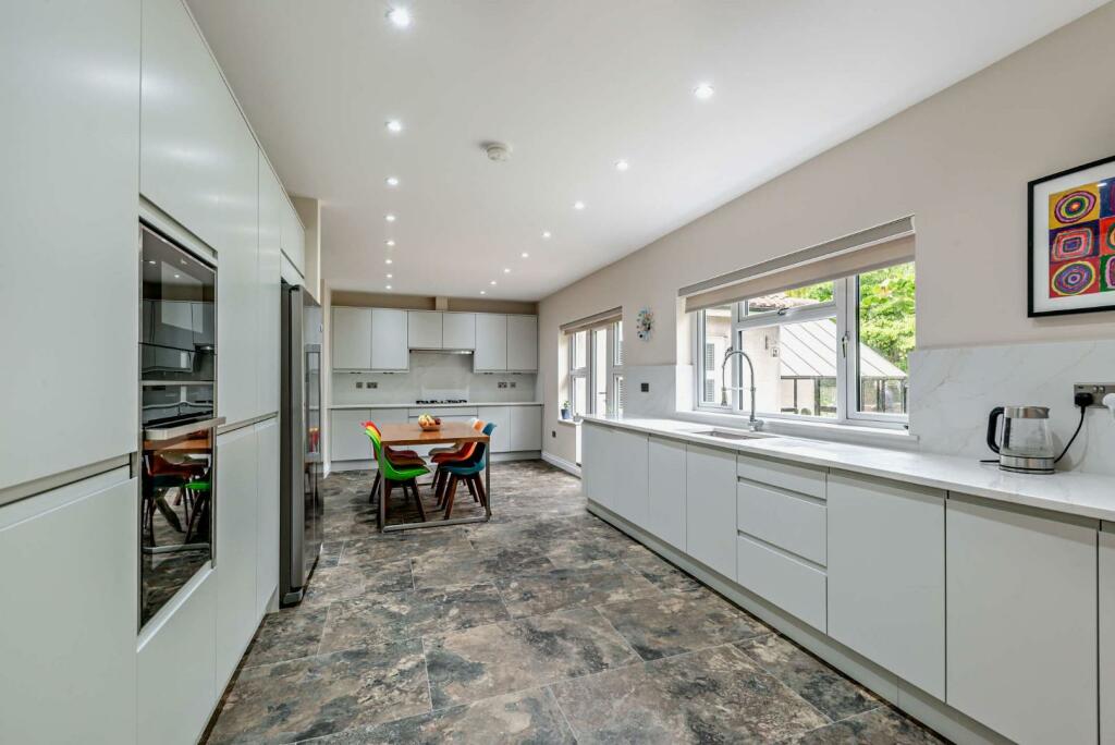 Kitchen Dining Area