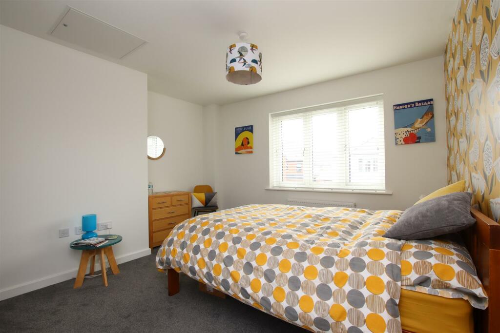 Bedroom 2.JPG