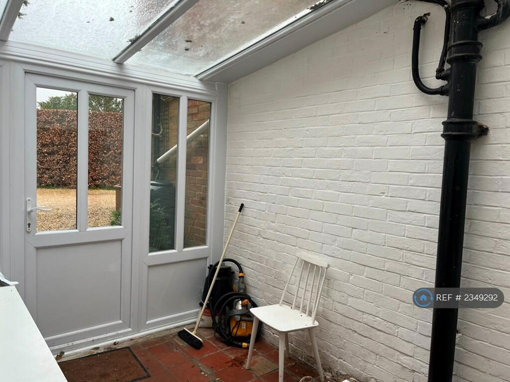 Small Conservatory/Dining Area