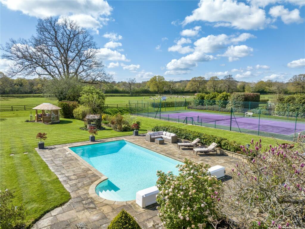 Pool &amp; Tennis Court