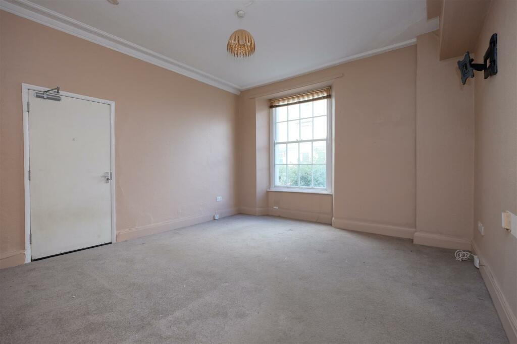 Flat 2, 10 Clevedon Terrace, Cotham, BS6 5TX Studi