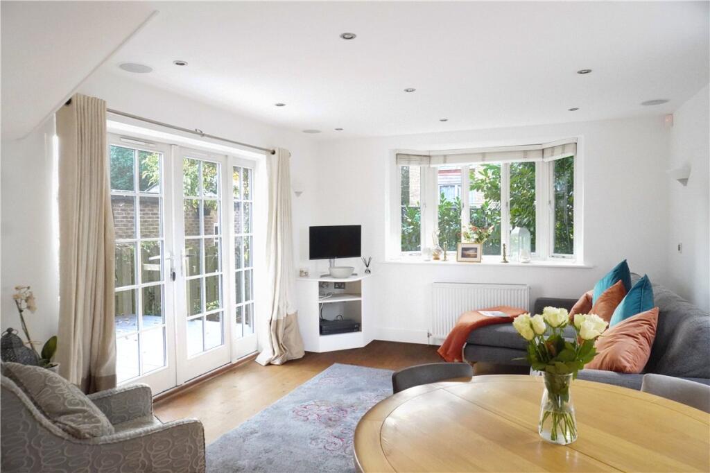 Hampton Court Road, East Molesey, KT8