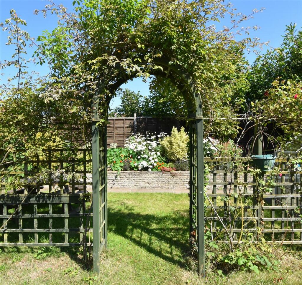 Archway to rear garden.jpg