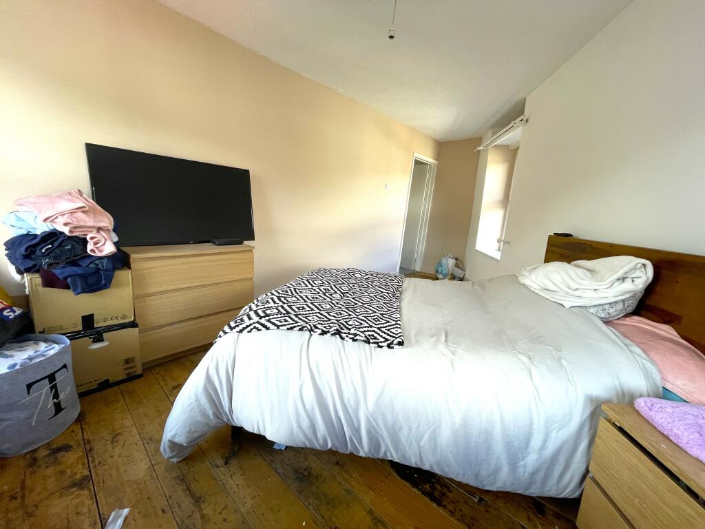 Bedroom 1b.JPG