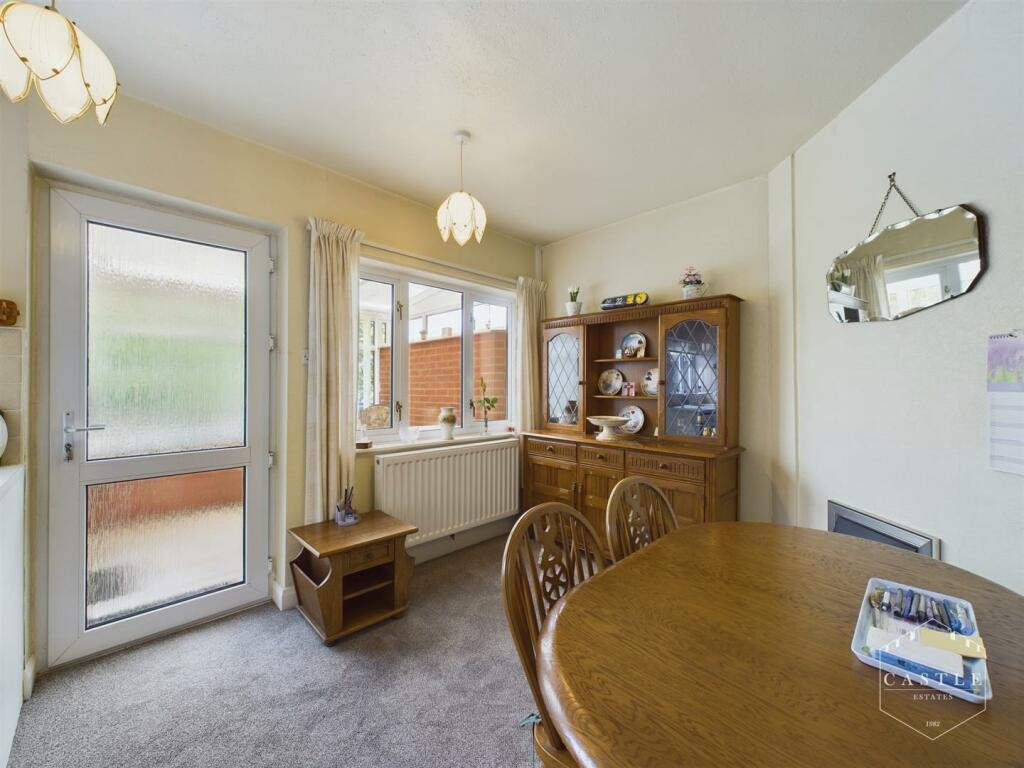 OPEN PLAN DINING KITCHEN