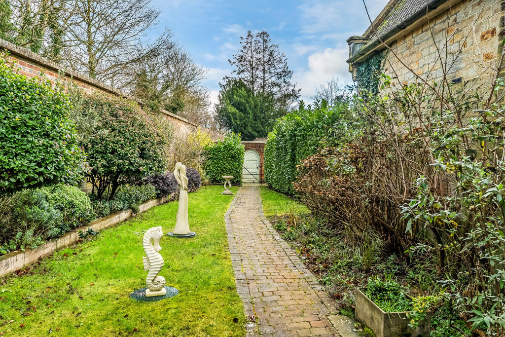 Clockhouse Mews, Penshurst, Tonbridge, Kent