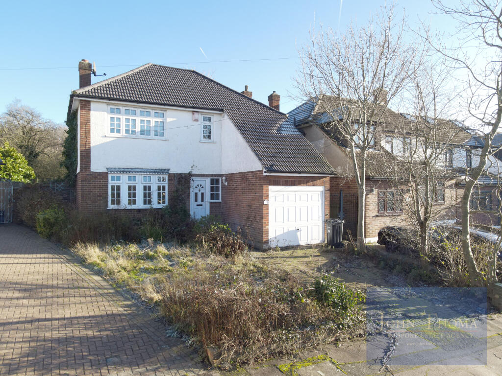 Fairview Close, Chigwell, Essex, IG7