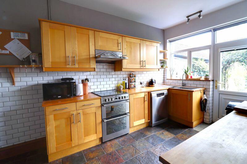 Kitchen/ Dining Room