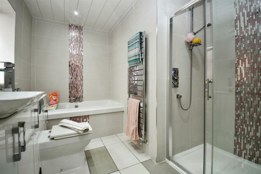 En-suite Bathroom