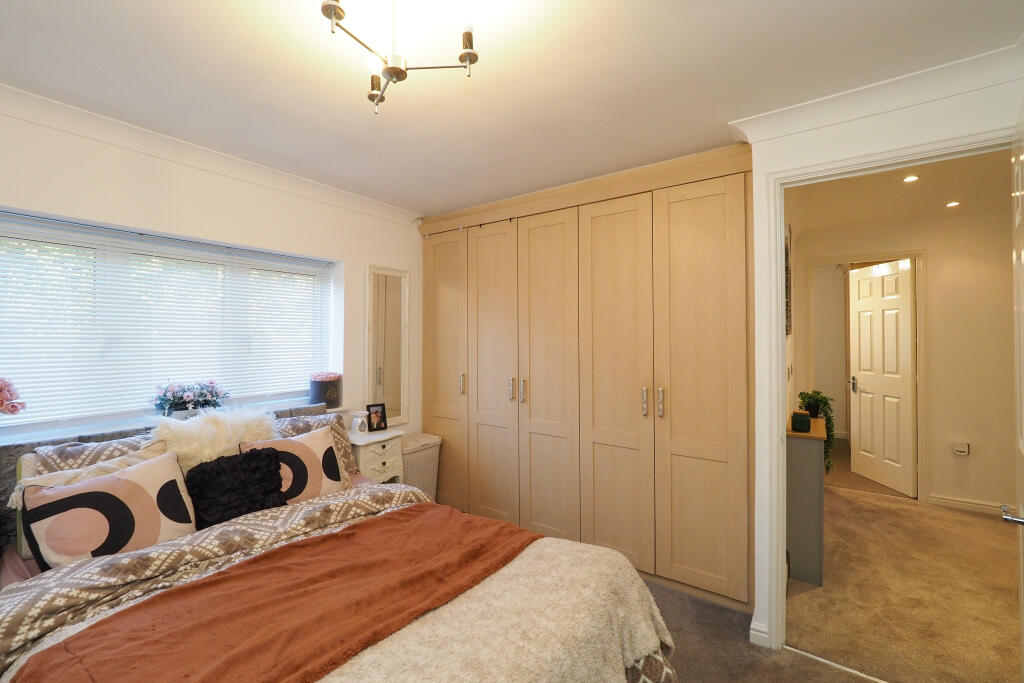 Fantastic Sized Double with Built in Wardrobes and access to Jack and Jill