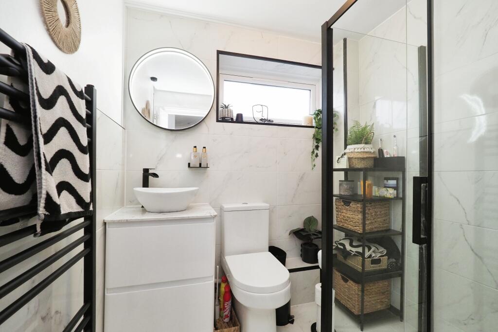 Renovated Shower Room with Glazed Tiles