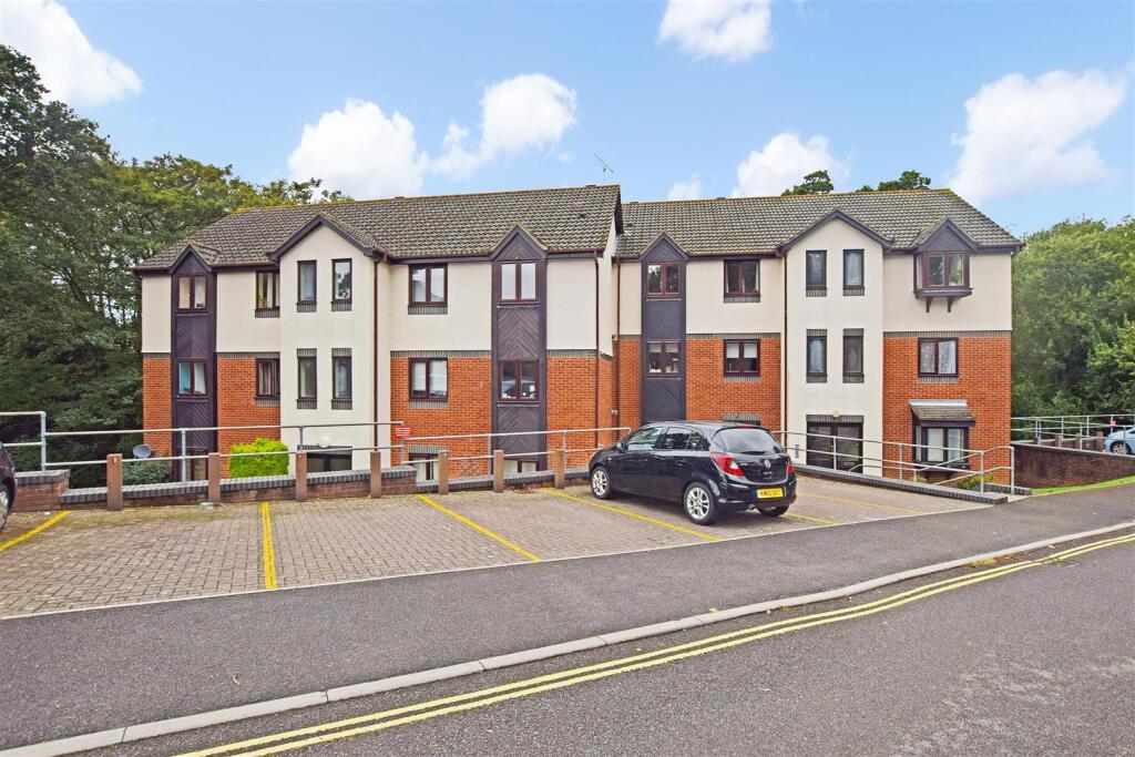 Flat 1 13 Briarswood, Southampton