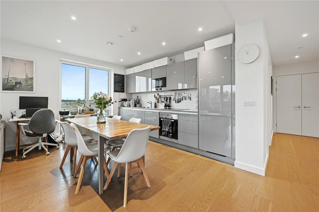 Kitchen/Dining Area