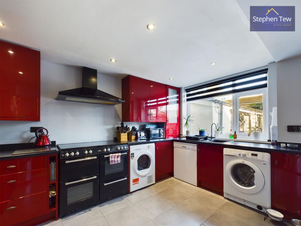 Kitchen/ Dining Room