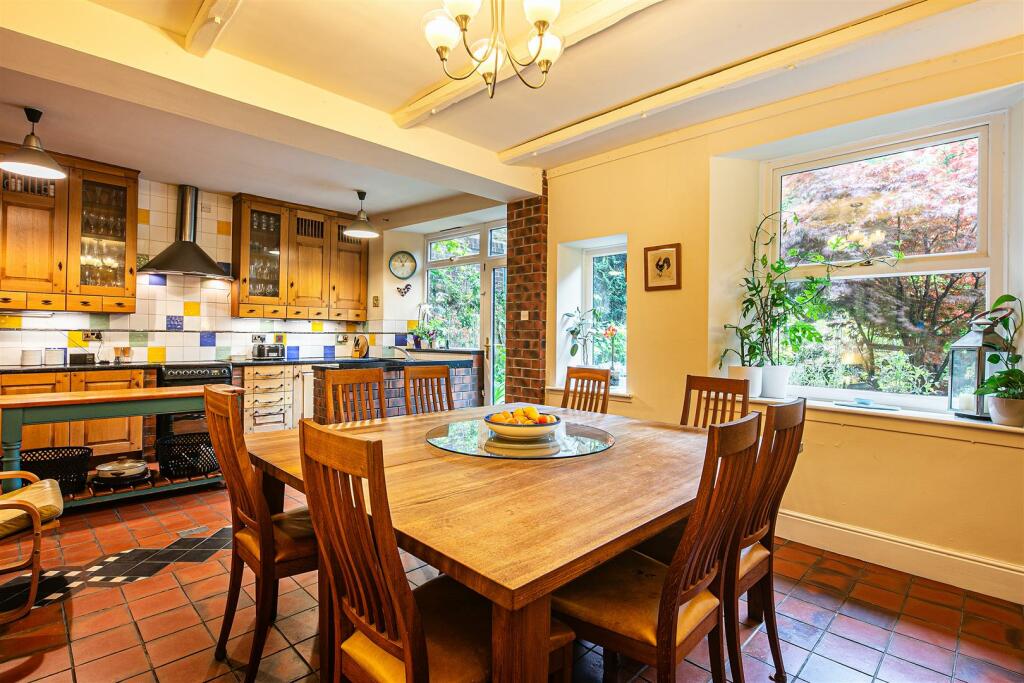 dining area in kitchen