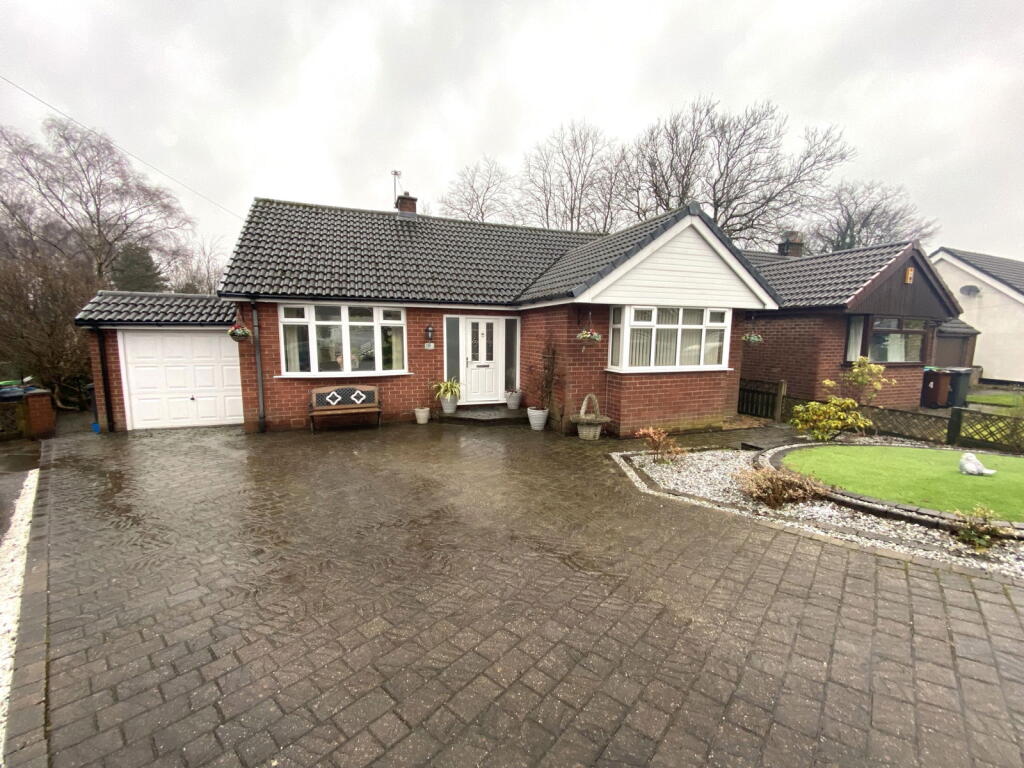 6 Manor Drive, Royton