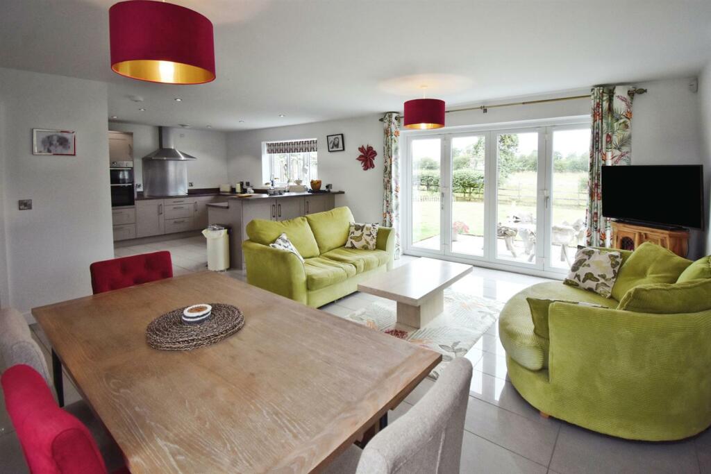 Kitchen Family room