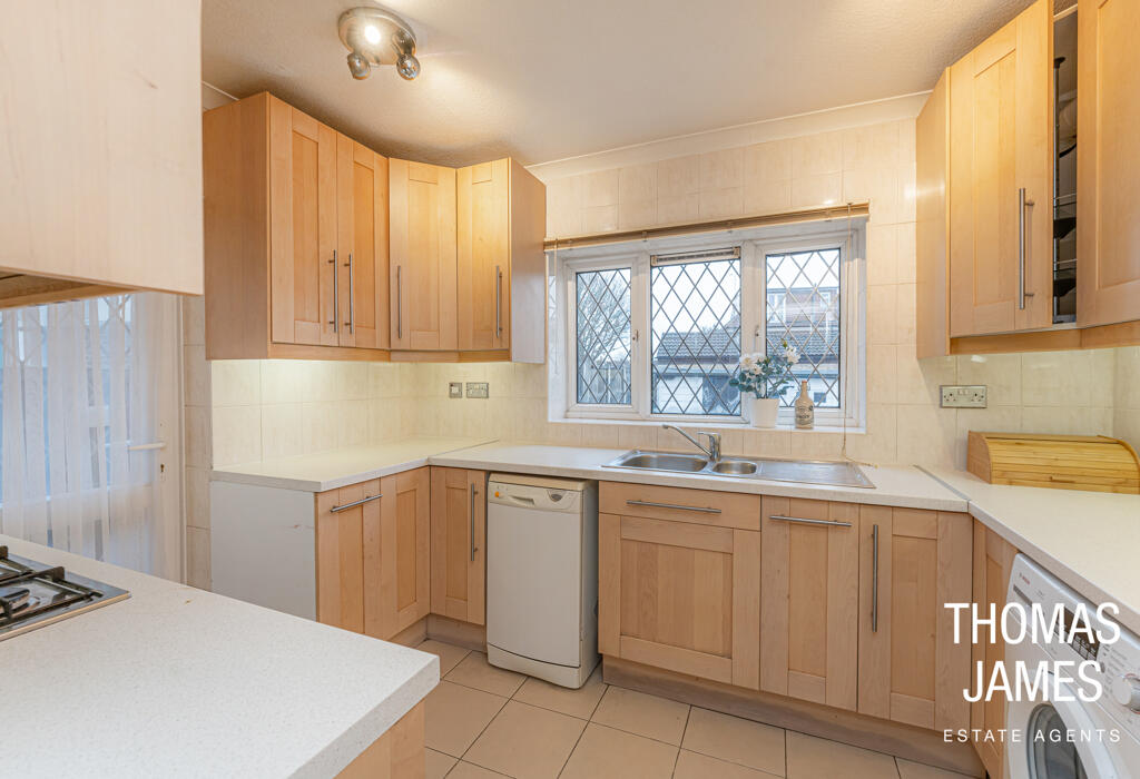 Firs Lane, three double bedroom house, kitchen