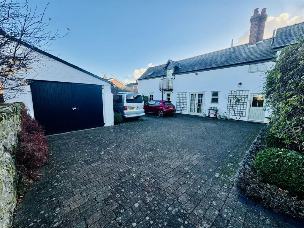 Main Road, Higher Kinnerton, Chester