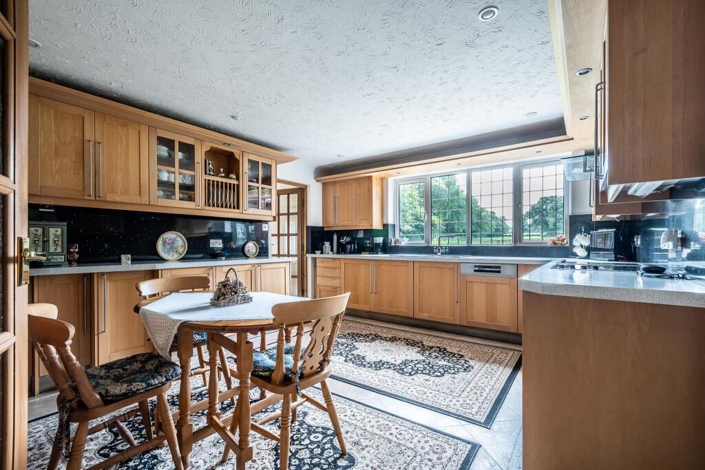 Kitchen/Breakfast Room