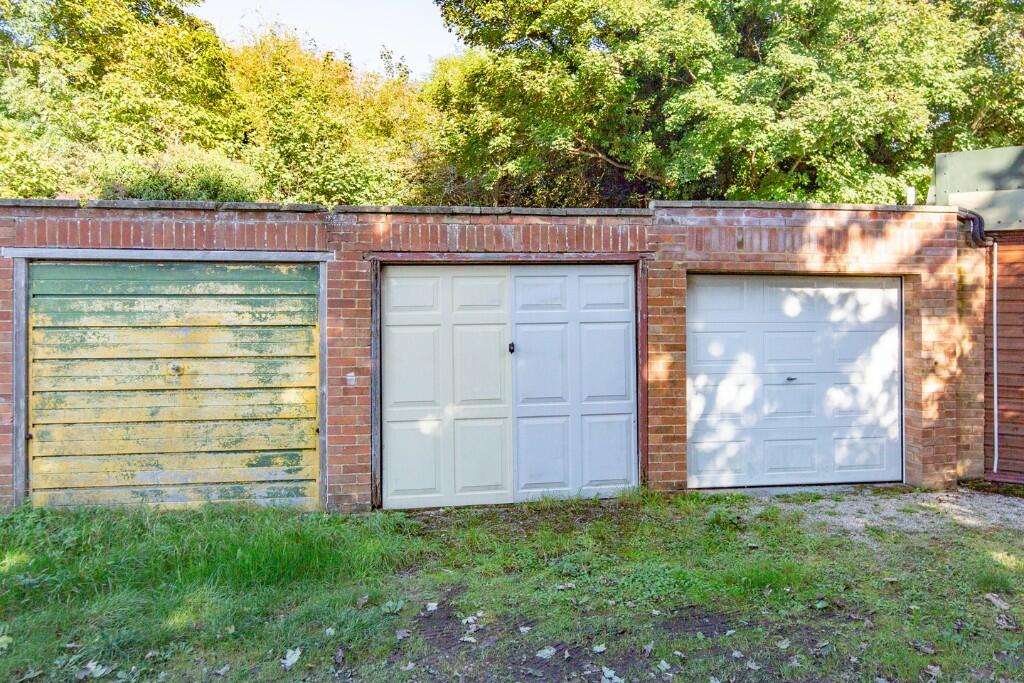 Garage in Block