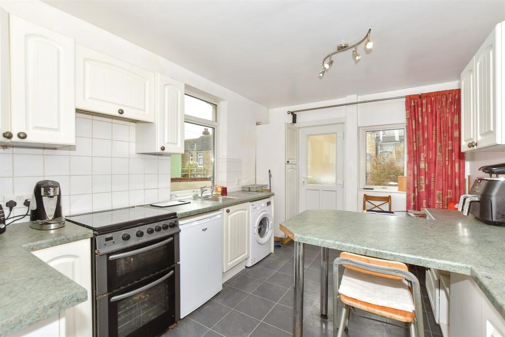 Kitchen/ Breakfast Room