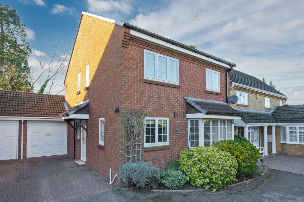 Southerland Close, Weybridge, Surrey, KT13