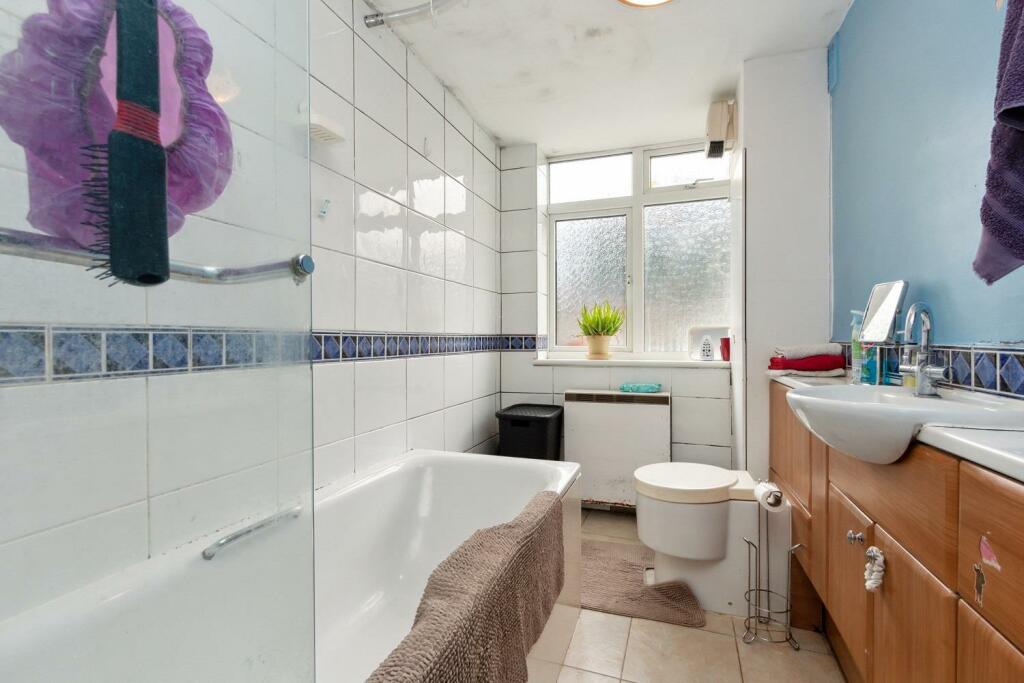 10 Middleton Road Morden SM4 6SD bathroom 1.jpg