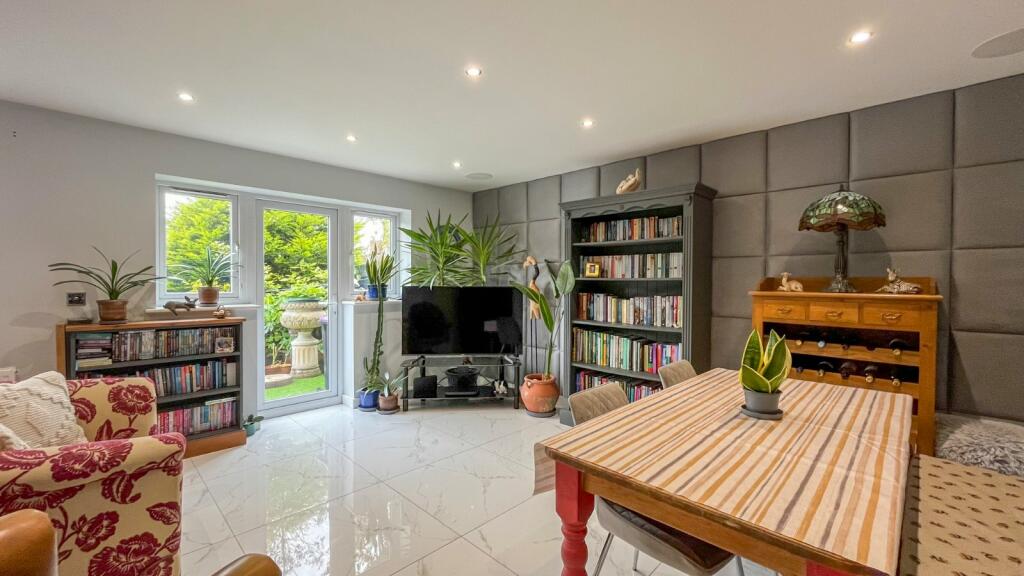 Sitting/Dining Room