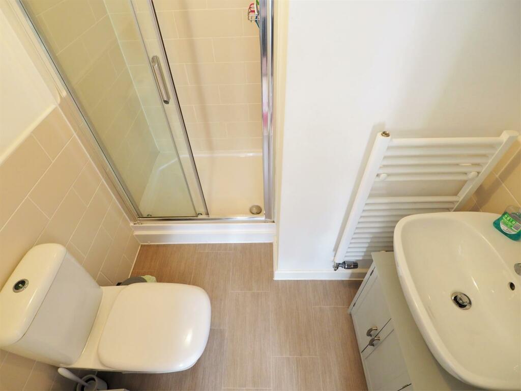 En-Suite Shower Room 011