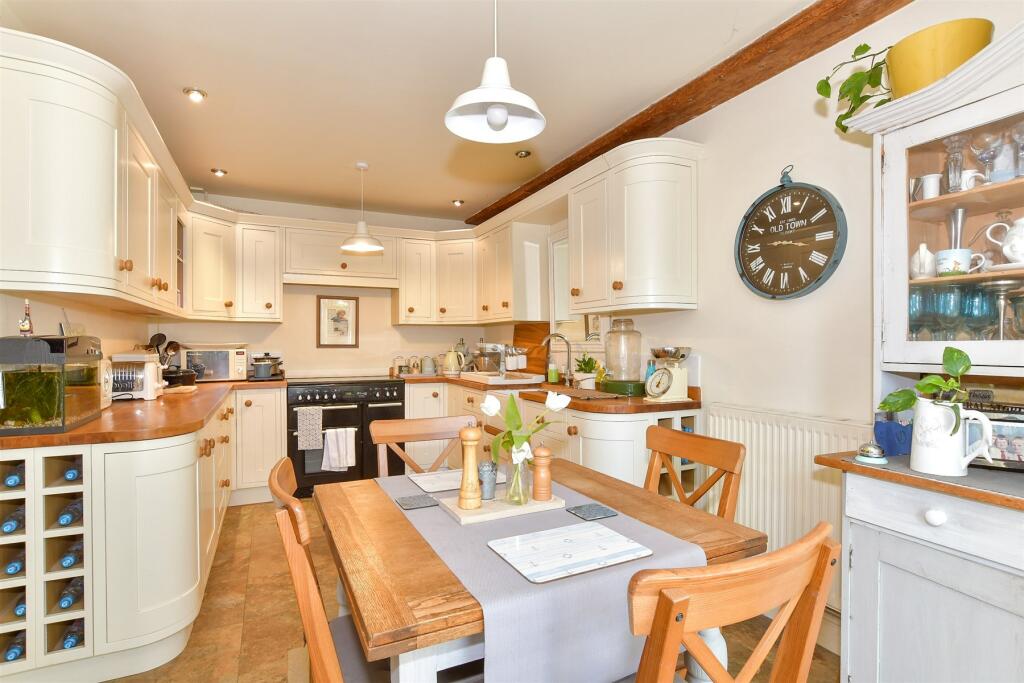 Kitchen/ Dining Area