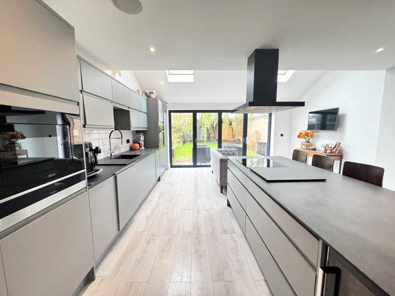 KITCHEN/FAMILY ROOM