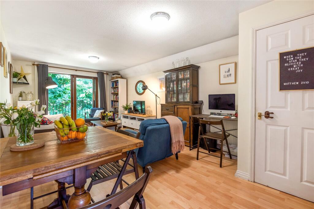 Sitting/Dining Room