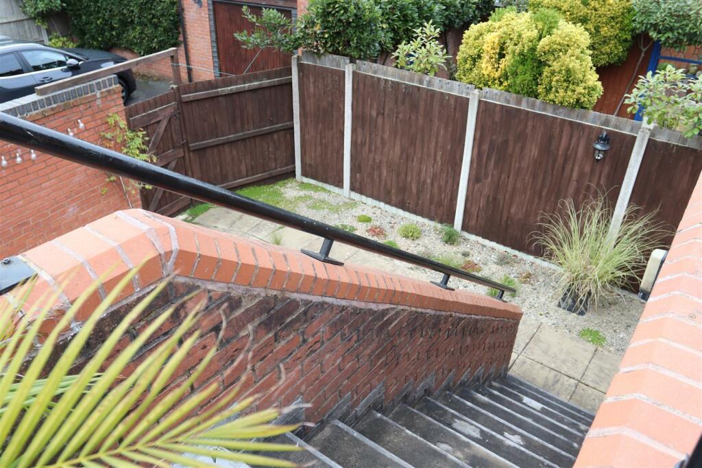 Garden Patio area &amp; ground floor garden