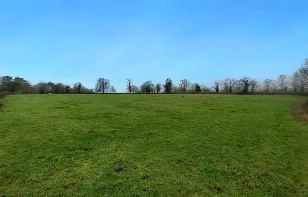 7.76 Acres of Land & Stables at Thorpe Satchville, Melton Mowbray