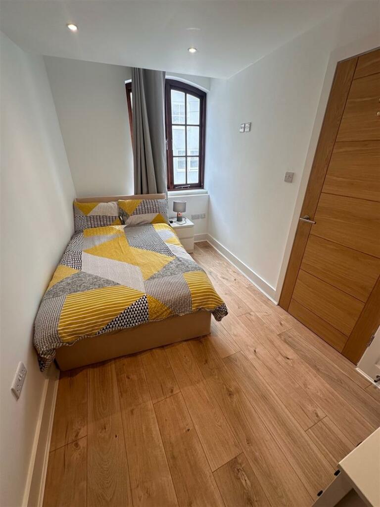 2b St Johns Road, Hove First Floor Bed 1.jpg