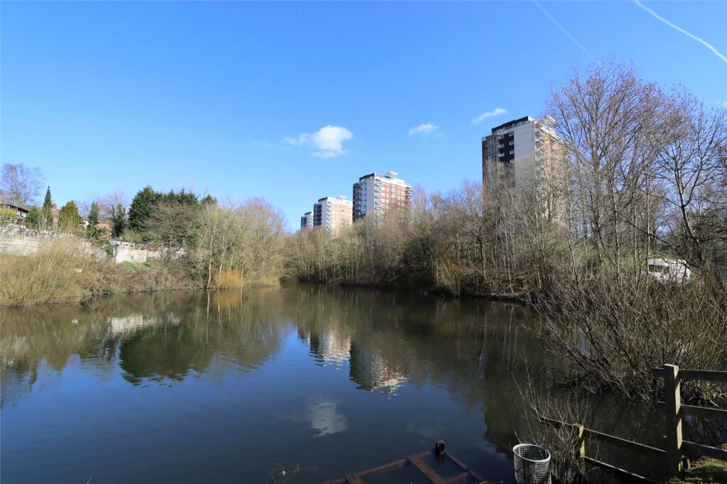 Lakeside Rise, Manchester, M9