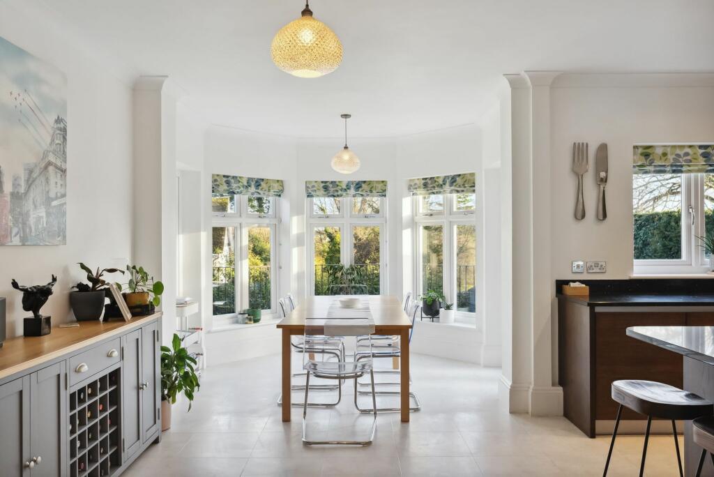 Kitchen/Dining Area